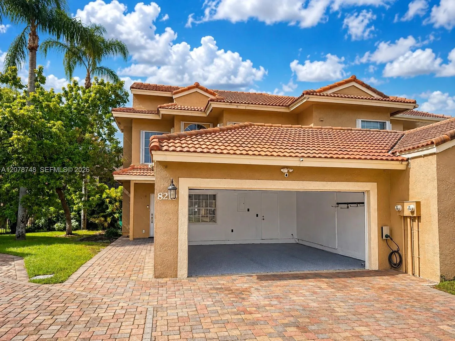 Foto de propiedad en 8210 NW 191st Lane 19L, Hialeah, FL 33015 Hialeah con MLS# 