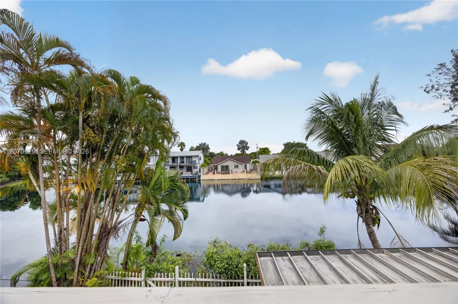 Foto de propiedad en 8210 SW 96th Court, Miami, FL 33173 Miami con MLS# 