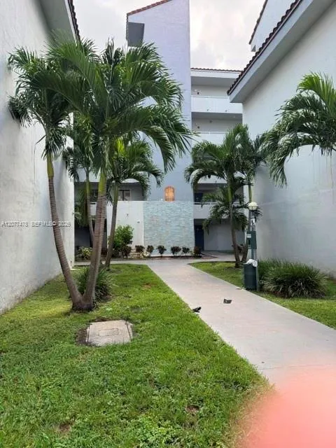 Foto de propiedad en 8215 SW 152 Avenue G-414, Miami, FL 33193 Miami con MLS# 