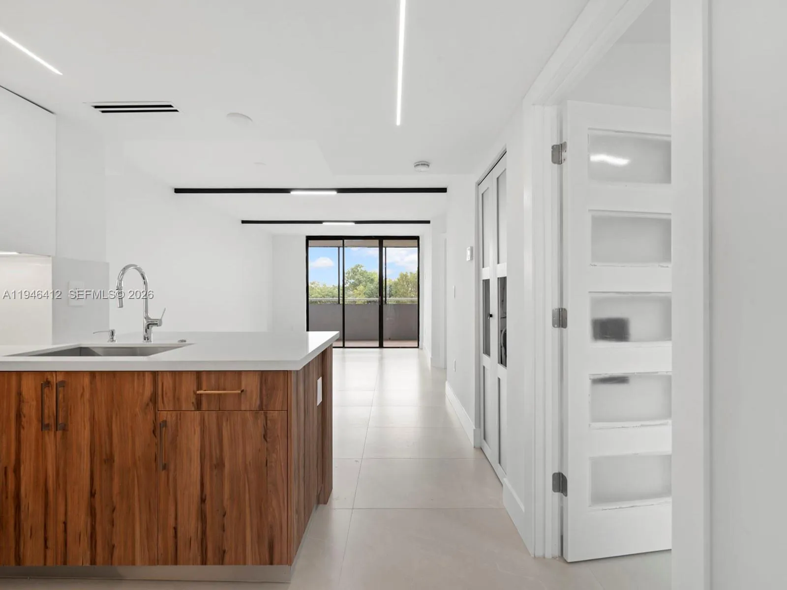 Foto de propiedad en 8215 SW 152nd Avenue G-308, Miami, FL 33193 Miami con MLS# 