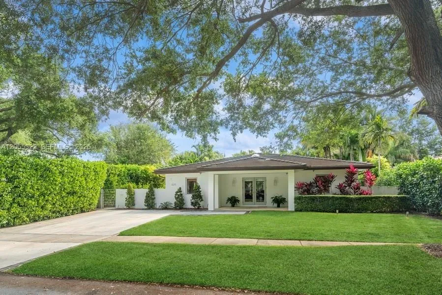 En Venta 8215 SW 63rd Place, Miami, FL 33143, Miami, FL 33143