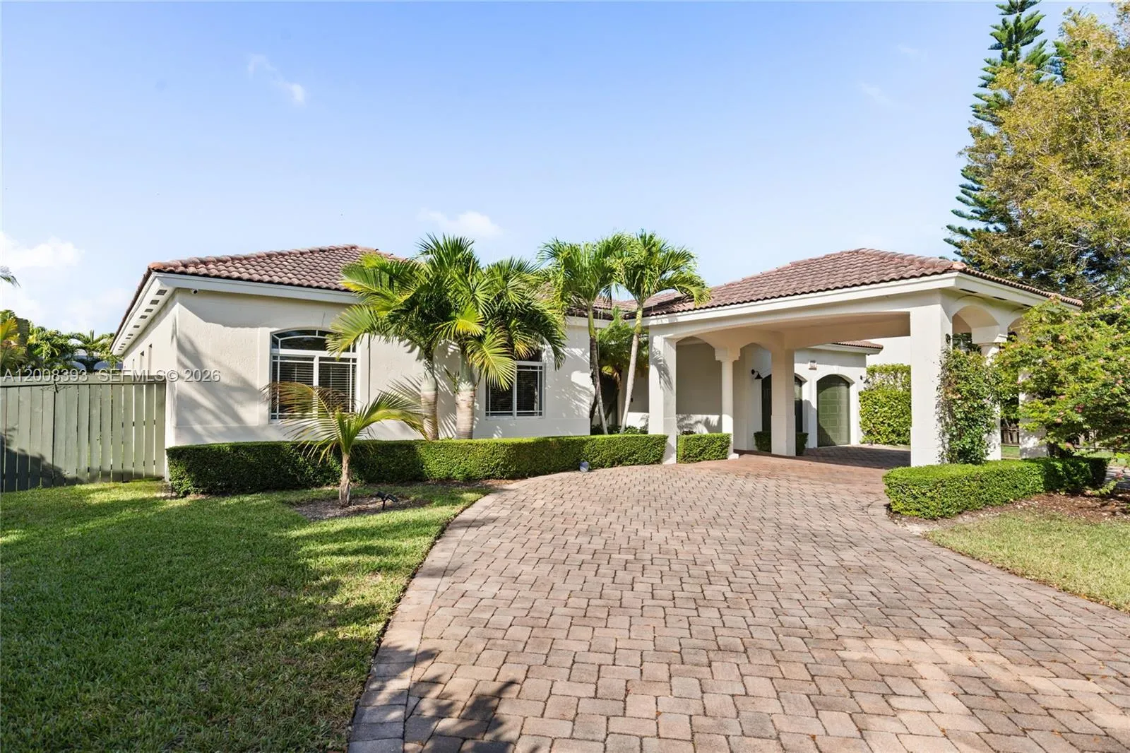 Foto de propiedad en 8217 SW 189th Terrace, Cutler Bay, FL 33157 Cutler Bay con MLS# 