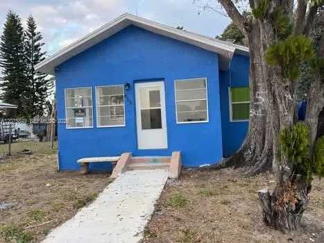 Foto de propiedad en 822 Lemon, Sebring, FL 33870 Sebring con MLS# 