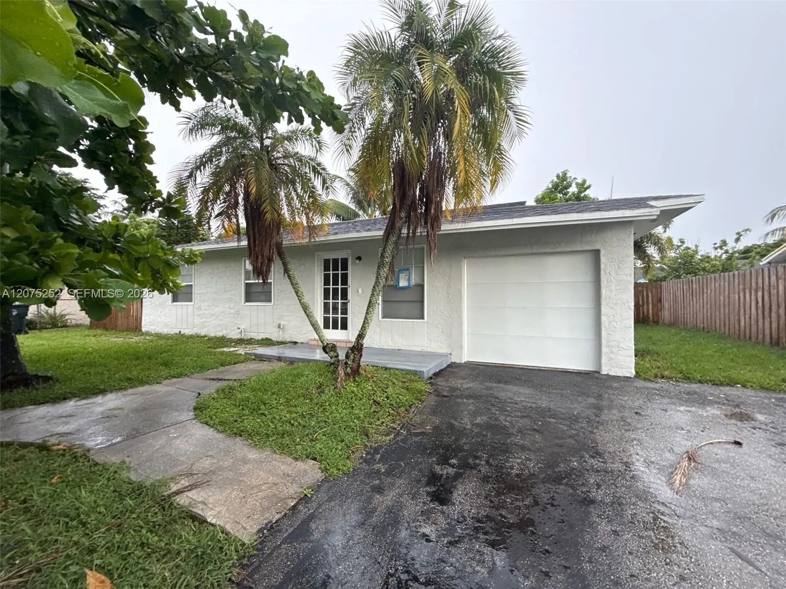 Foto de propiedad en 8220 SW 6th Street, North Lauderdale, FL 33068 North Lauderdale con MLS# 