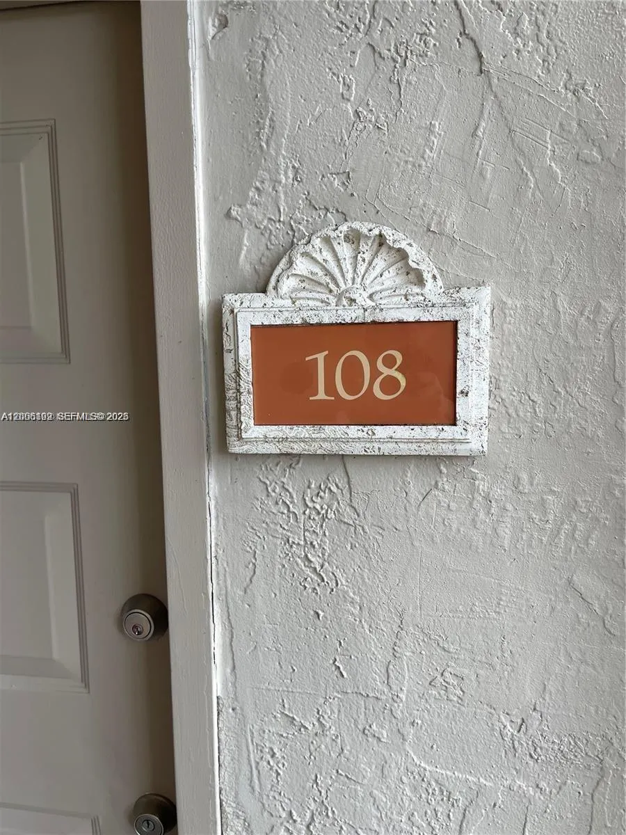Foto de propiedad en 8225 Lake Drive 108, Doral, FL 33166 Doral con MLS# 