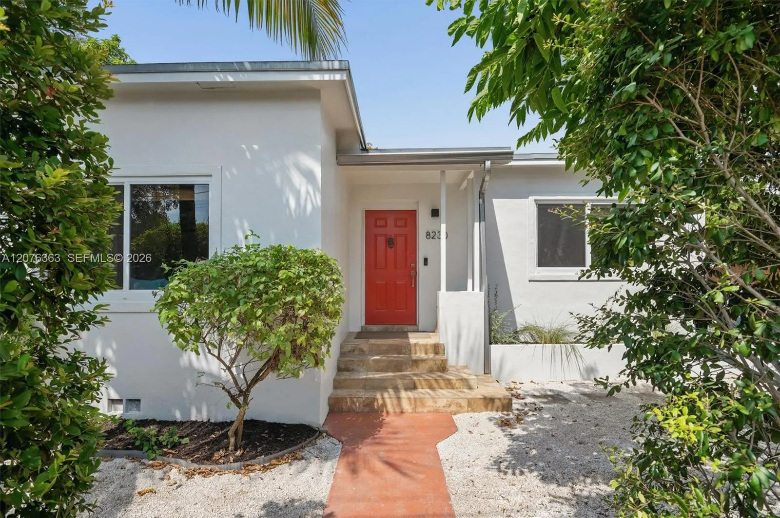 Foto de propiedad en 8230 NE 1st Place, Miami, FL 33138 Miami con MLS# 