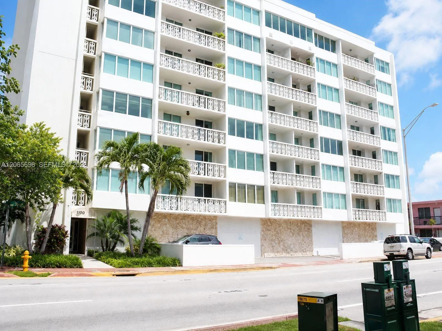 Foto de propiedad en 8233 Harding Avenue 703, Miami Beach, FL 33141 Miami Beach con MLS# 