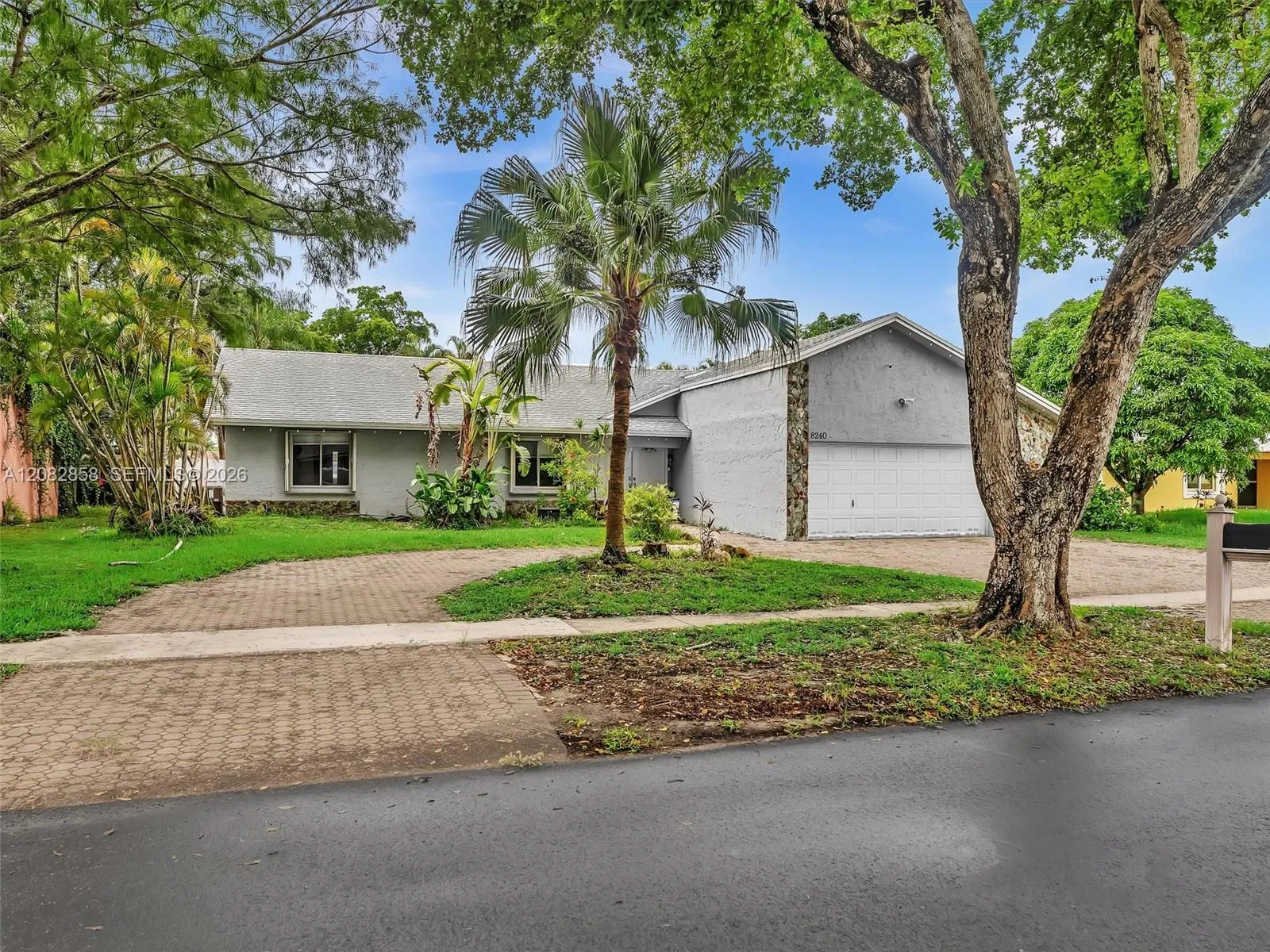 Foto de propiedad en 8240 NW 54th Street 8240, Lauderhill, FL 33351 Lauderhill con MLS# 