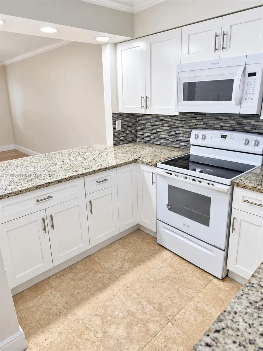 En Venta 8240 SW 149th Court 7-102, Miami, FL 33193, Miami, FL 33193