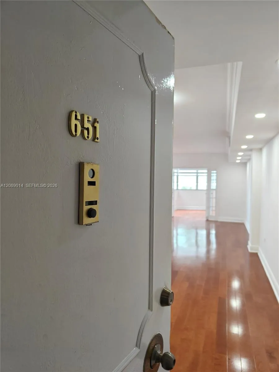 En Renta 825 Brickell Bay Drive 651, Miami, FL 33131, Miami, FL 33131