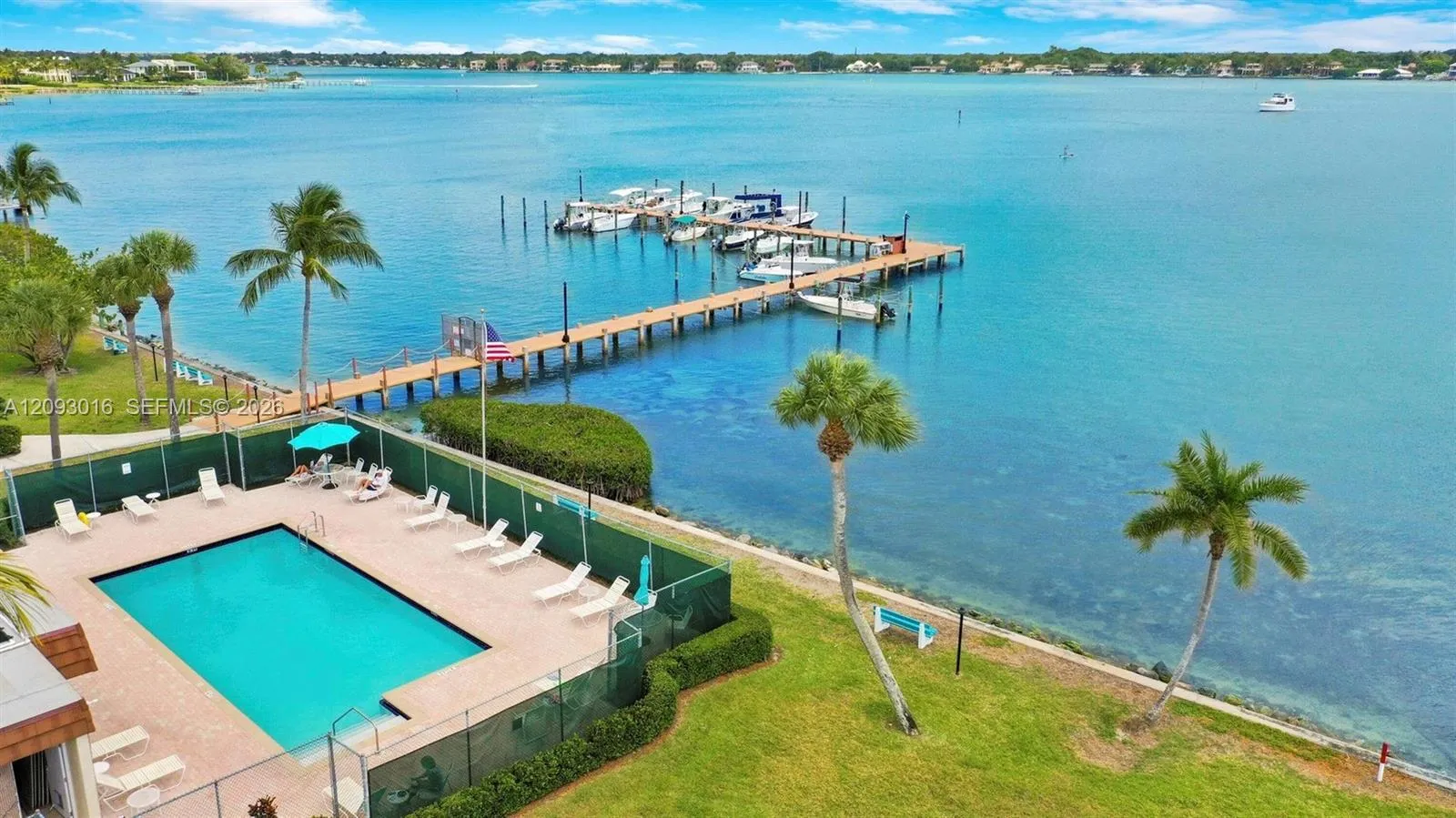 Foto de propiedad en 825 Center Street 14B, Jupiter, FL 33458 Jupiter con MLS# 
