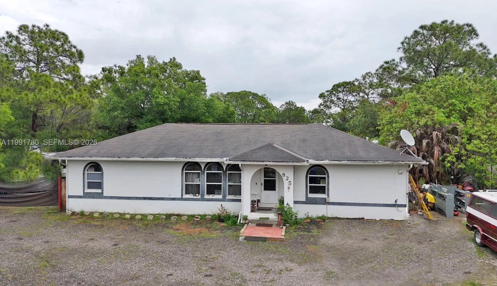 Foto de propiedad en 825 N Willow Street, Clewiston, FL 33440 Clewiston con MLS# 