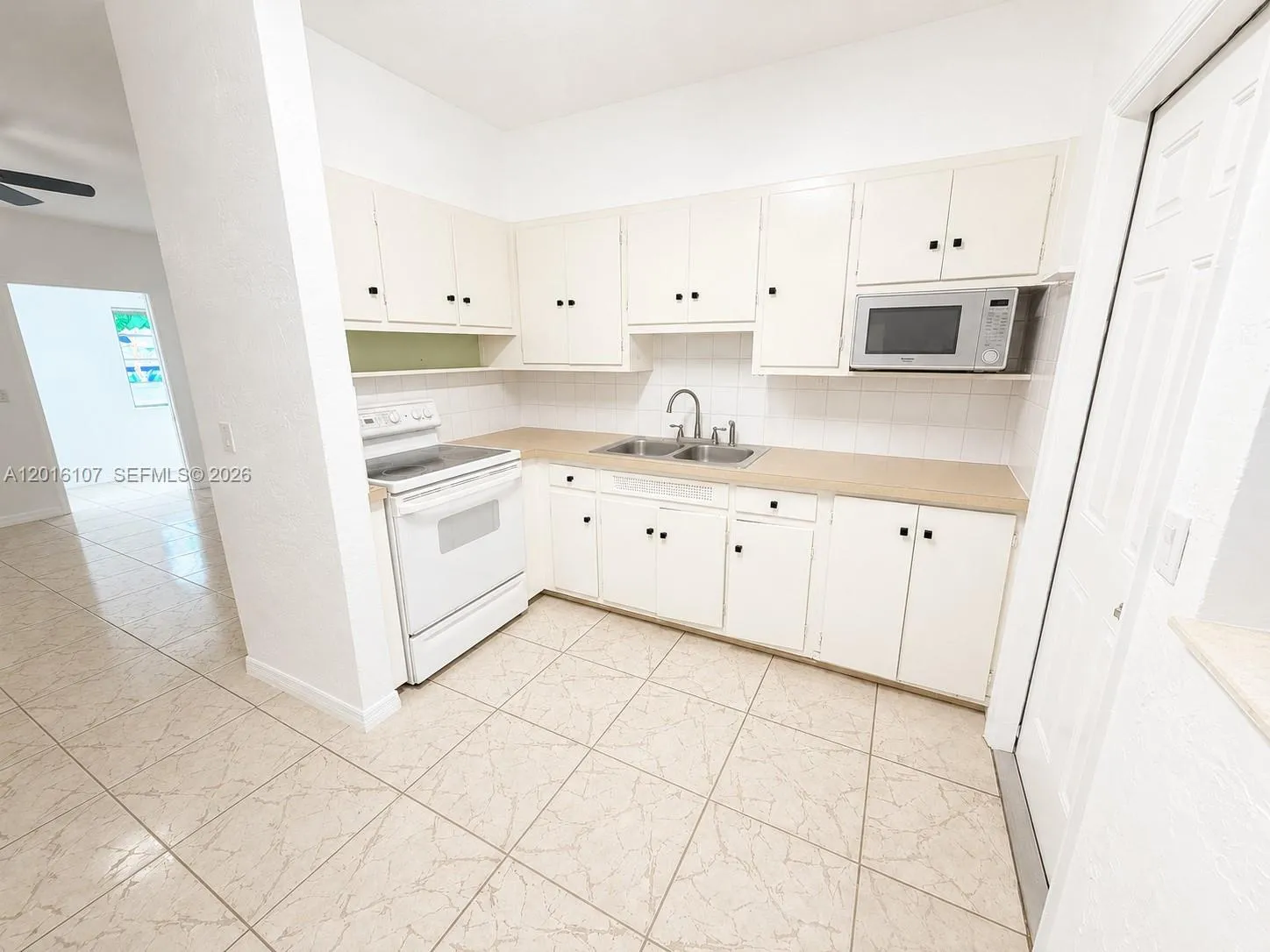Foto de propiedad en 825 S 20th Avenue A, Hollywood, FL 33020 Hollywood con MLS# 