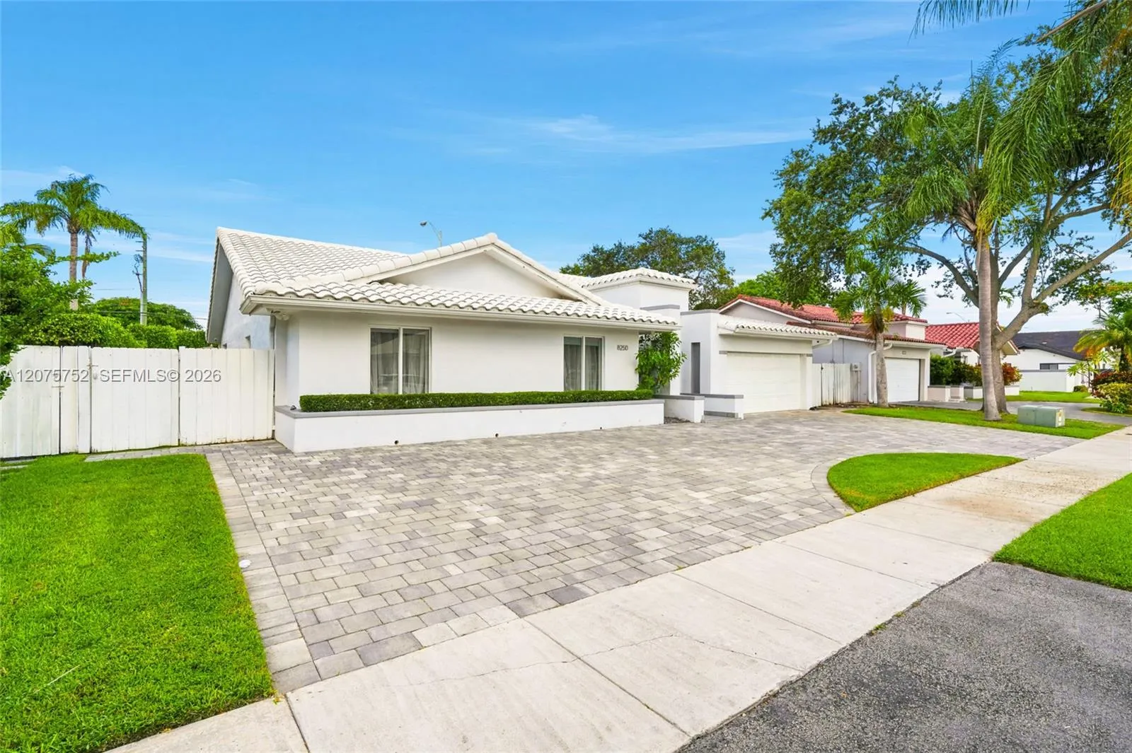 En Venta 8250 SW 86th Court, Miami, FL 33143, Miami, FL 33143