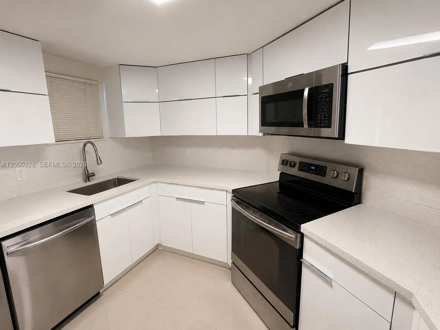 Foto de propiedad en 8255 Lake Drive 107, Doral, FL 33166 Doral con MLS# 
