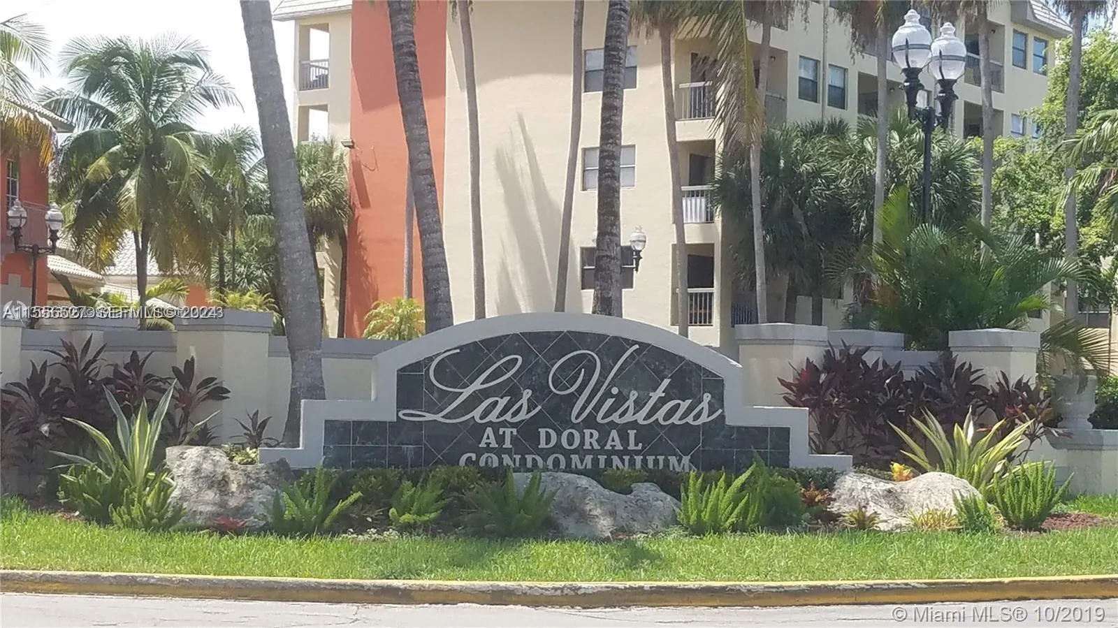 Foto de propiedad en 8255 Lake Drive 204, Doral, FL 33166 Doral con MLS# 