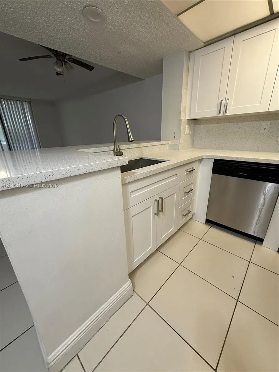 Foto de propiedad en 8255 SW 152nd Avenue E-209, Miami, FL 33193 Miami con MLS# 
