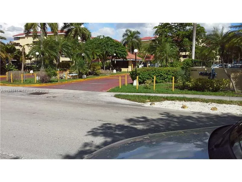 Foto de propiedad en 8255 SW 152nd Avenue E-309, Miami, FL 33193 Miami con MLS# 
