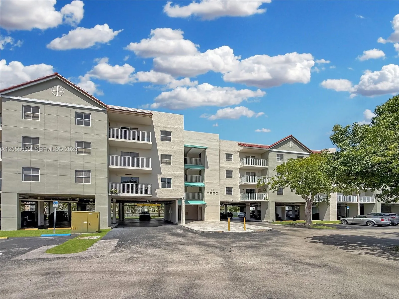 Foto de propiedad en 8260 SW 210th Street 309, Cutler Bay, FL 33189 Cutler Bay con MLS# 