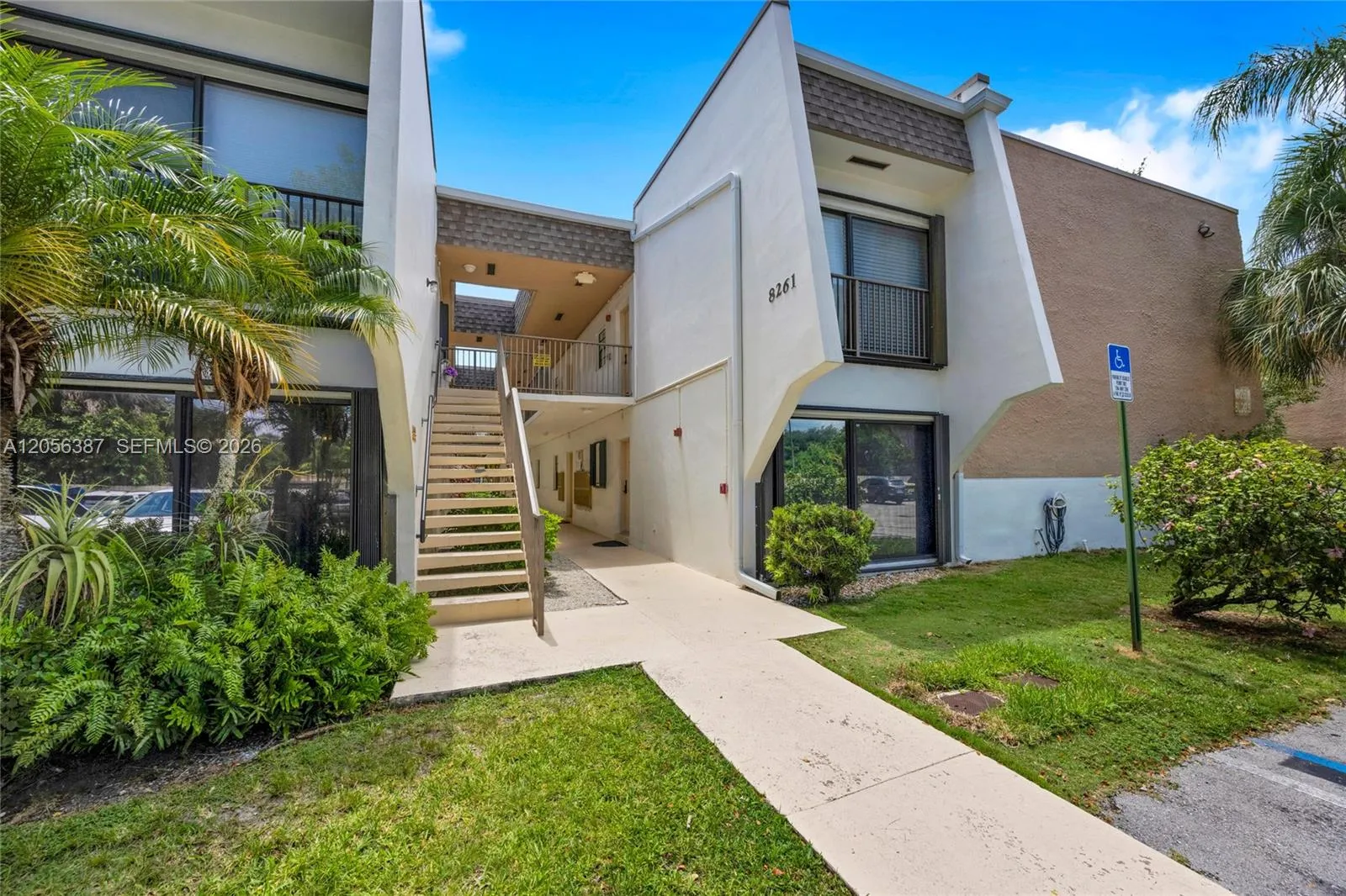 Foto de propiedad en 8261 SW 128 Street 207, Pinecrest, FL 33156 Pinecrest con MLS# 