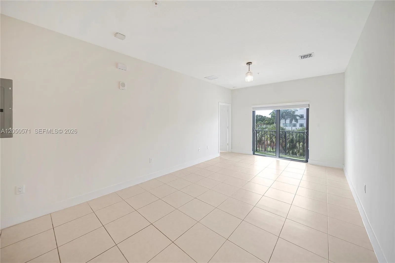 Foto de propiedad en 8265 NW 41st Street C-202, Doral, FL 33166 Doral con MLS# 