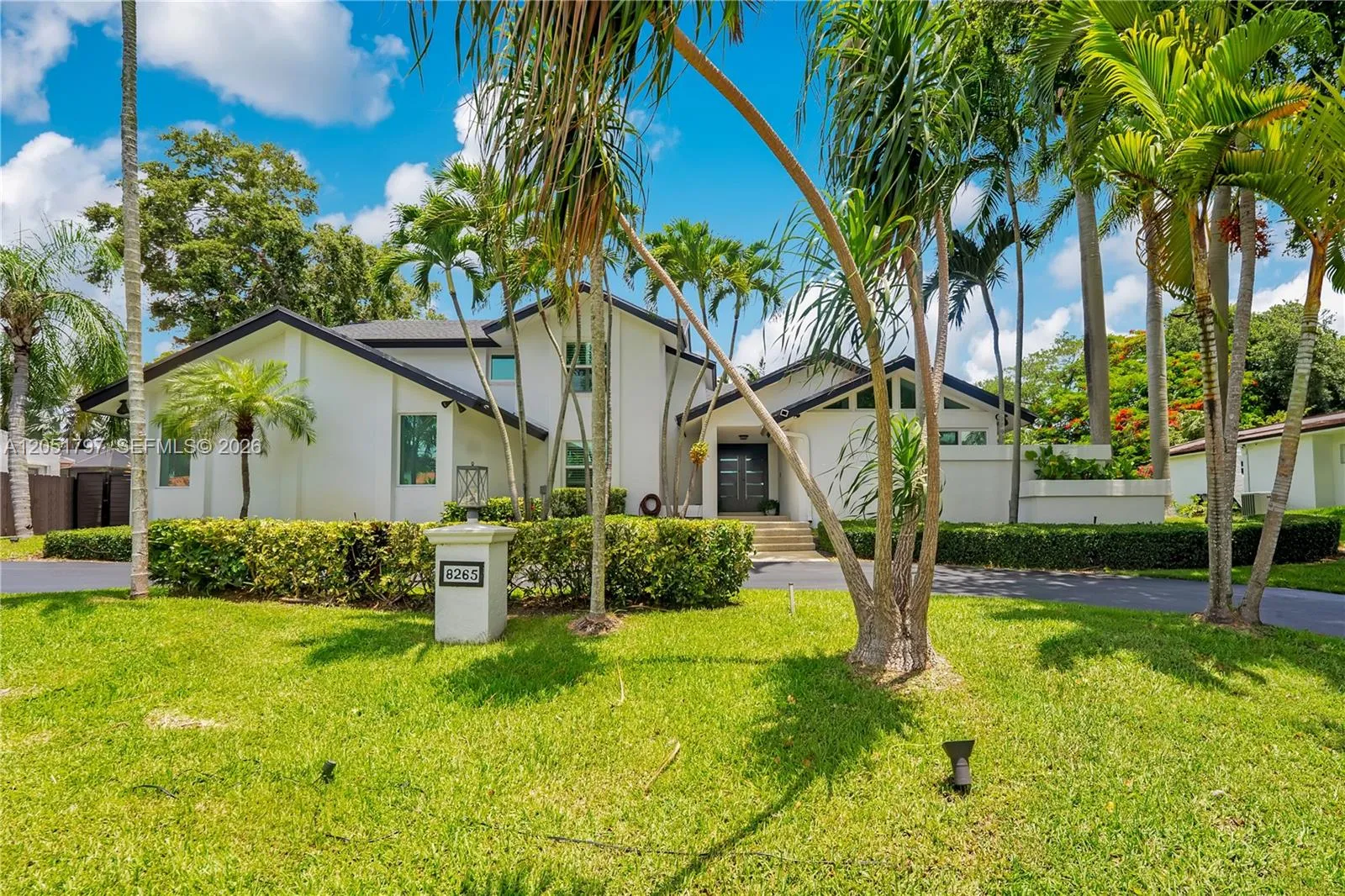 Foto de propiedad en 8265 SW 176th Terrace, Palmetto Bay, FL 33157 Palmetto Bay con MLS# 