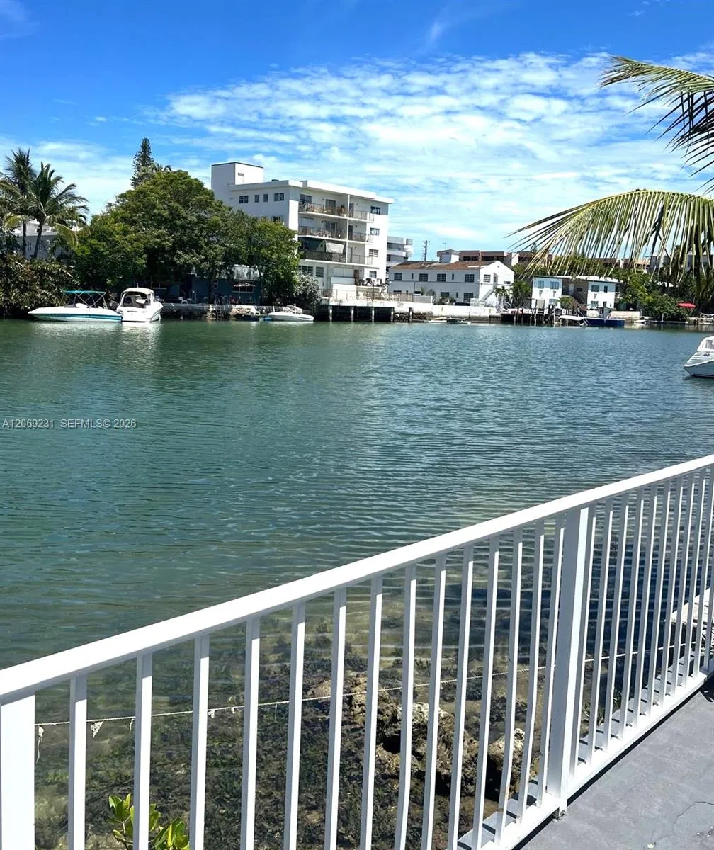 Foto de propiedad en 8271 Crespi Boulevard 5, Miami Beach, FL 33141 Miami Beach con MLS# 