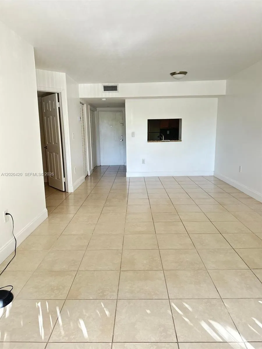 Foto de propiedad en 8275 SW 152nd Avenue D-302, Miami, FL 33193 Miami con MLS# 
