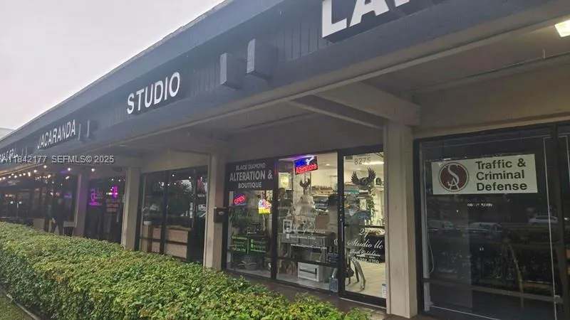 Foto de propiedad en 8275 W Broward Boulevard, Plantation, FL 33324 Plantation con MLS# 