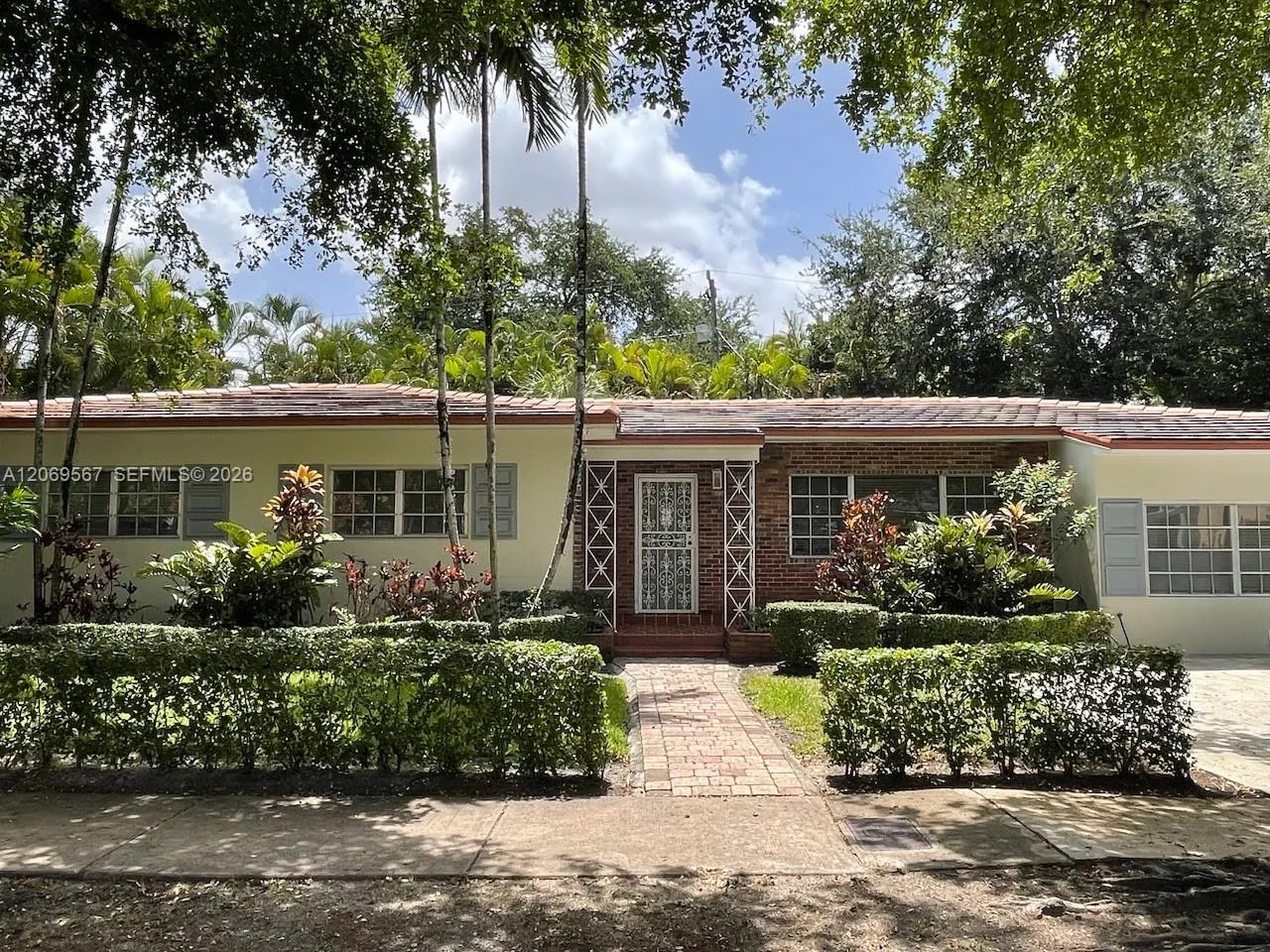 Foto de propiedad en 828 Lorca Street, Coral Gables, FL 33134 Coral Gables con MLS# 