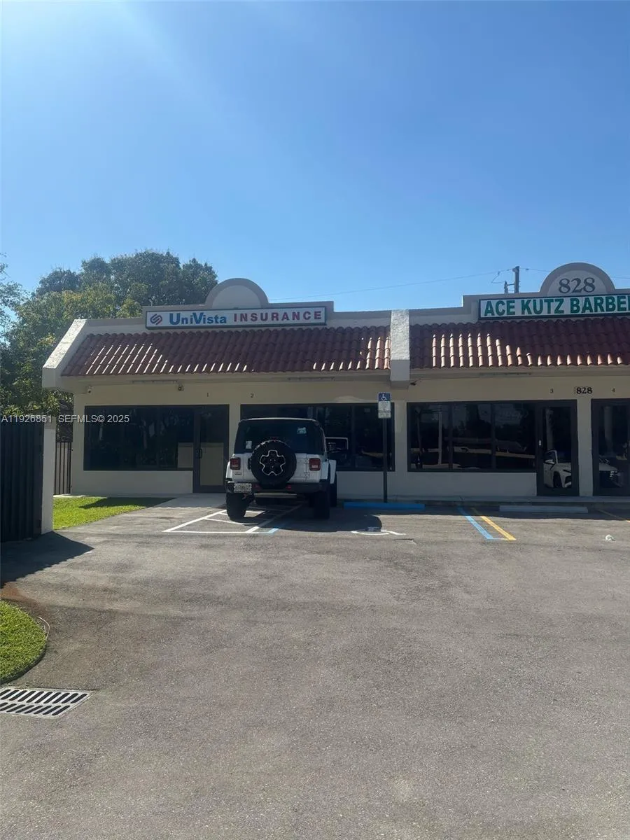 Alquilada 828 W Pembroke Road, Hallandale Beach, FL 33009, Hallandale Beach, FL 33009