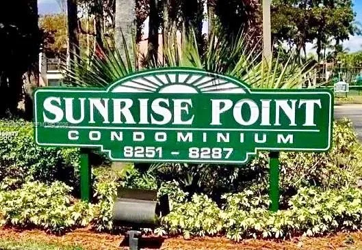Foto de propiedad en 8281 SW 128th Street 104, Pinecrest, FL 33156 Pinecrest con MLS# 