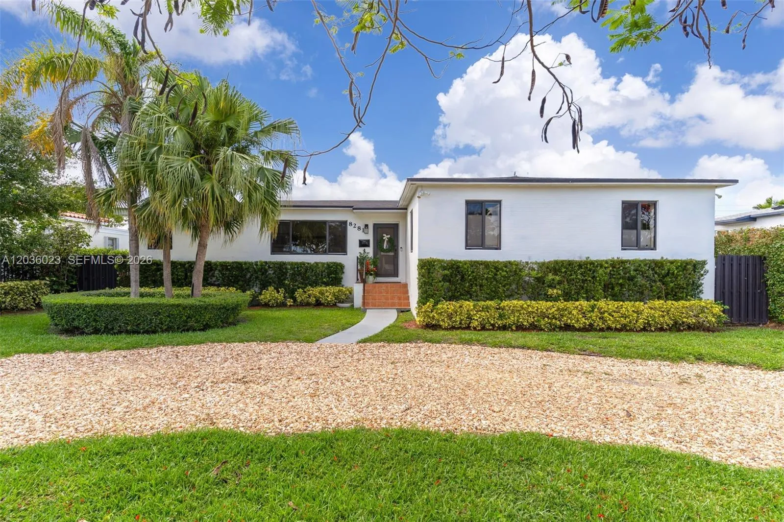 Foto de propiedad en 8281 SW 27th Lane, Miami, FL 33155 Miami con MLS# 
