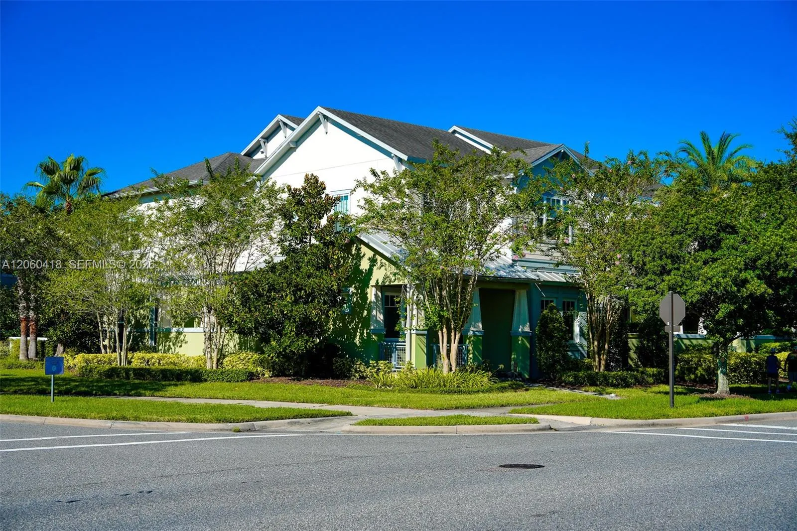 Foto de propiedad en 8282 Tavistock Lakes Boulevard, Orlando, FL 32827 Orlando con MLS# 