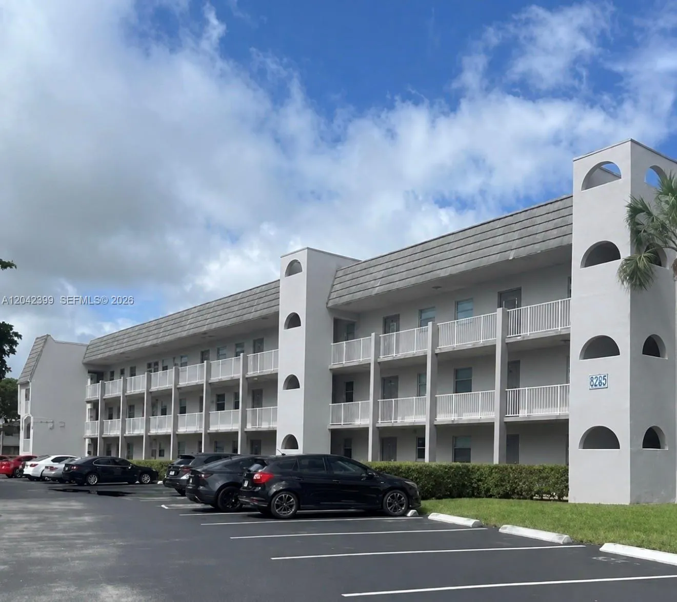 Foto de propiedad en 8285 Sunrise Lakes Boulevard 106, Sunrise, FL 33322 Sunrise con MLS# 