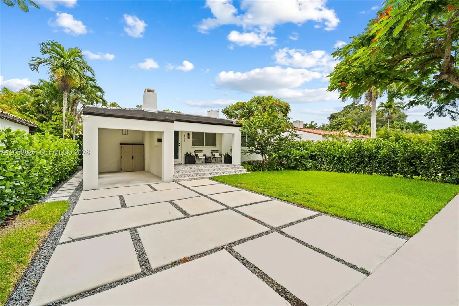 Foto de propiedad en 829 Granada Groves Court, Coral Gables, FL 33134 Coral Gables con MLS# 