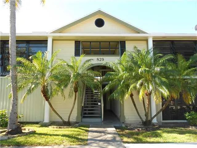 En Renta 829 NE 199th Street 204, Miami, FL 33179, Miami, FL 33179
