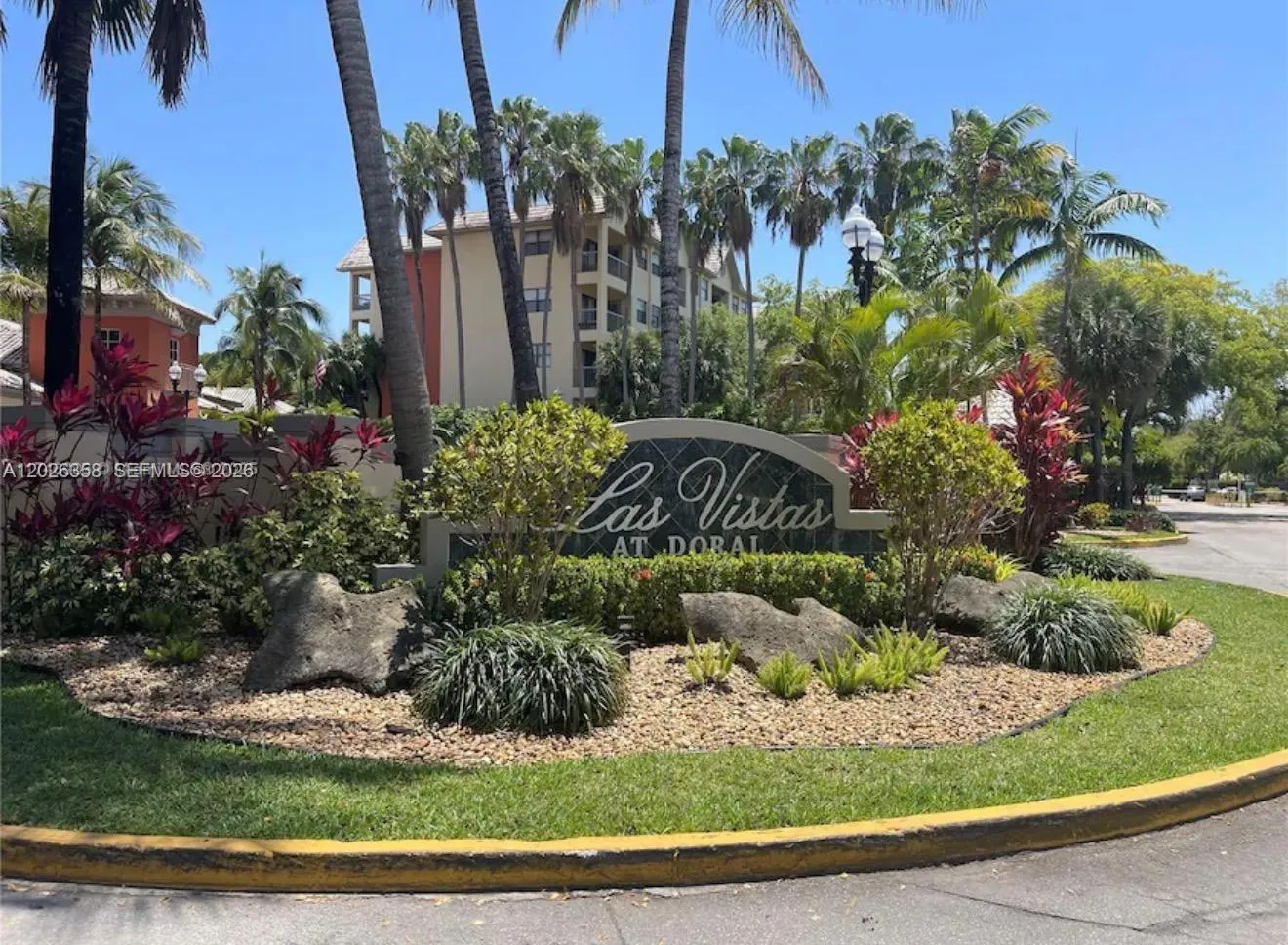 Foto de propiedad en 8290 Lake Drive 143, Doral, FL 33166 Doral con MLS# 