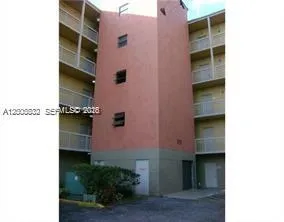 Foto de propiedad en 8290 Lake Drive 412, Doral, FL 33166 Doral con MLS# 