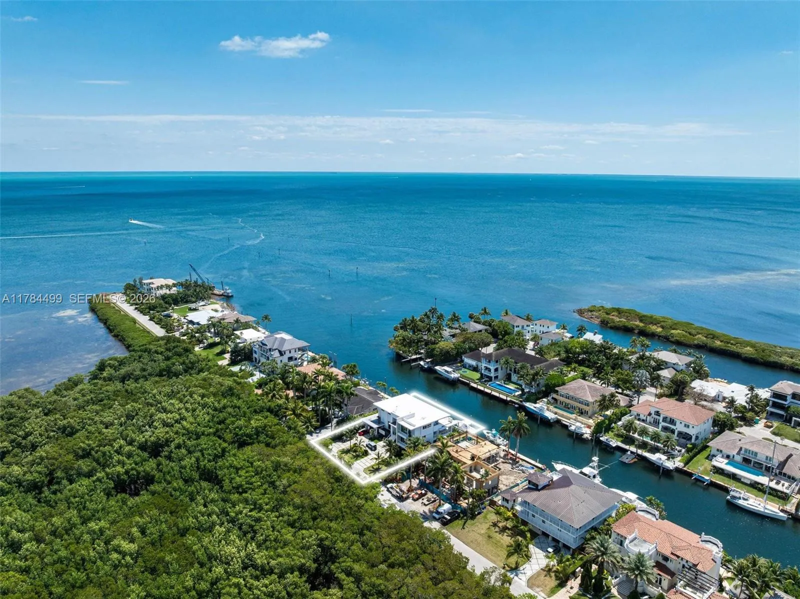 Foto de propiedad en 830 Lugo Avenue, Coral Gables, FL 33156 Coral Gables con MLS# 