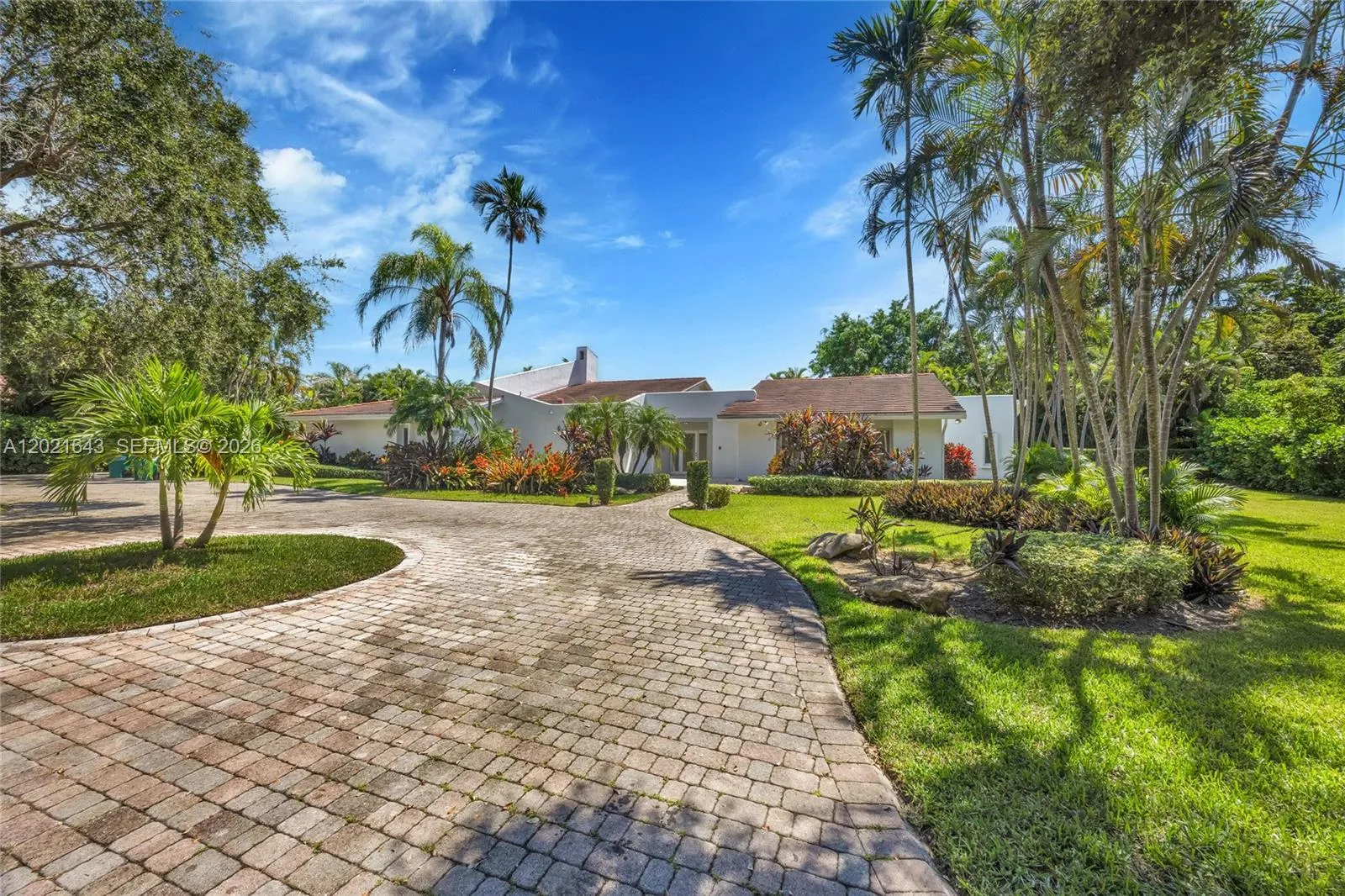 Foto de propiedad en 8303 Old Cutler Road, Coral Gables, FL 33143 Coral Gables con MLS# 