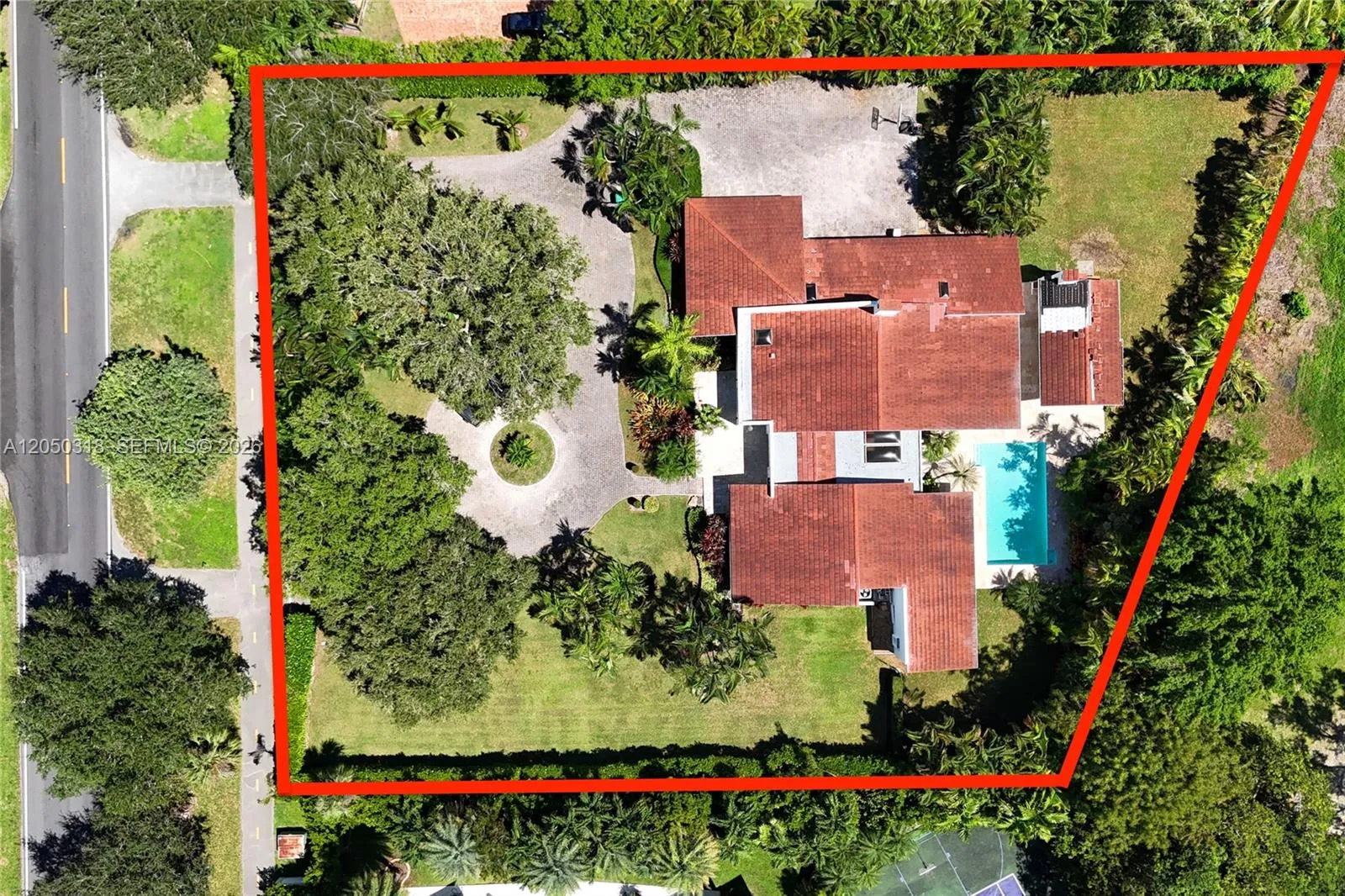 Foto de propiedad en 8303 Old Cutler Road, Coral Gables, FL 33143 Coral Gables con MLS# 