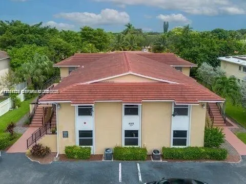 Foto de propiedad en 8303 W Sample Road 04, Coral Springs, FL 33065 Coral Springs con MLS# 