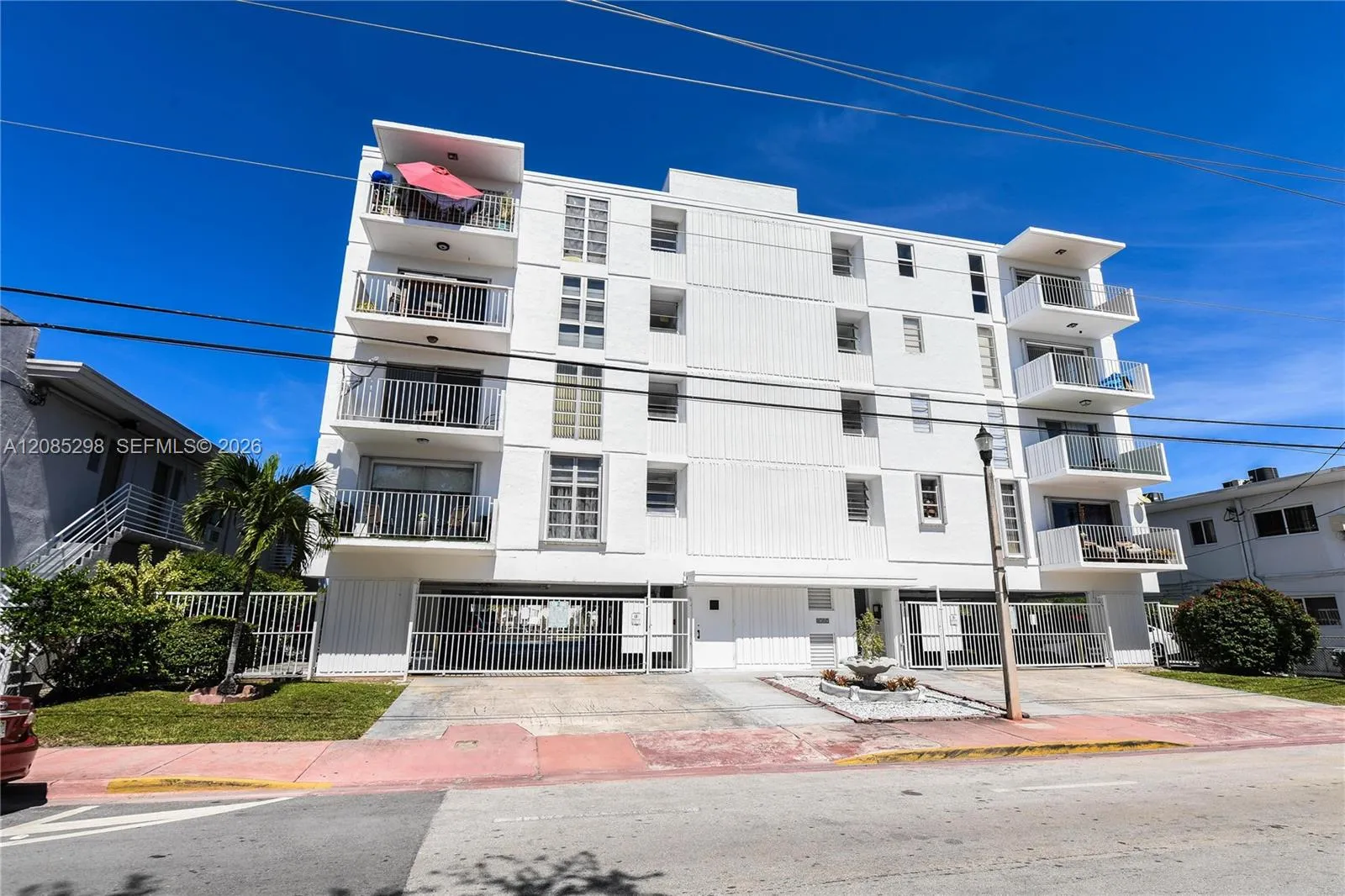 Foto de propiedad en 8305 Crespi Boulevard 4D, Miami Beach, FL 33141 Miami Beach con MLS# 