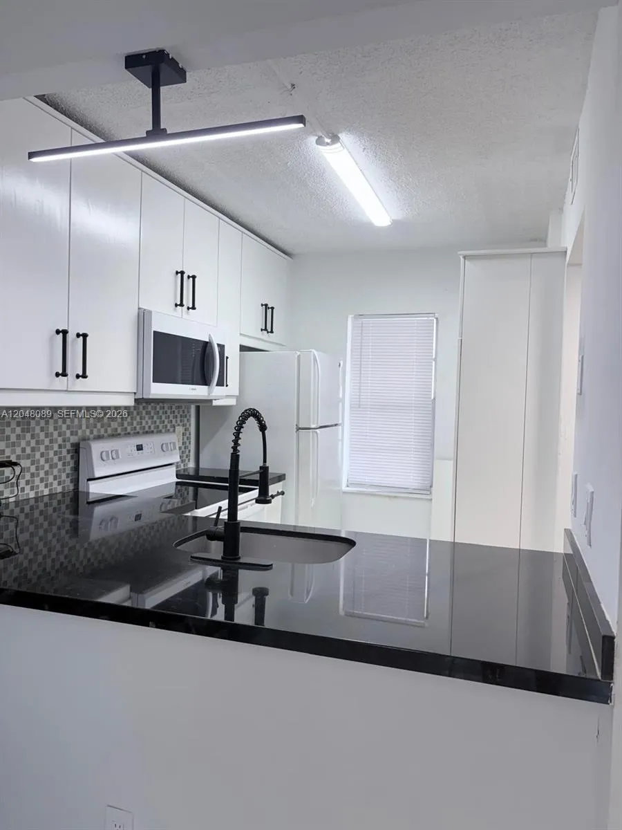 Foto de propiedad en 8305 Royal Palm Boulevard 103, Coral Springs, FL 33065 Coral Springs con MLS# 