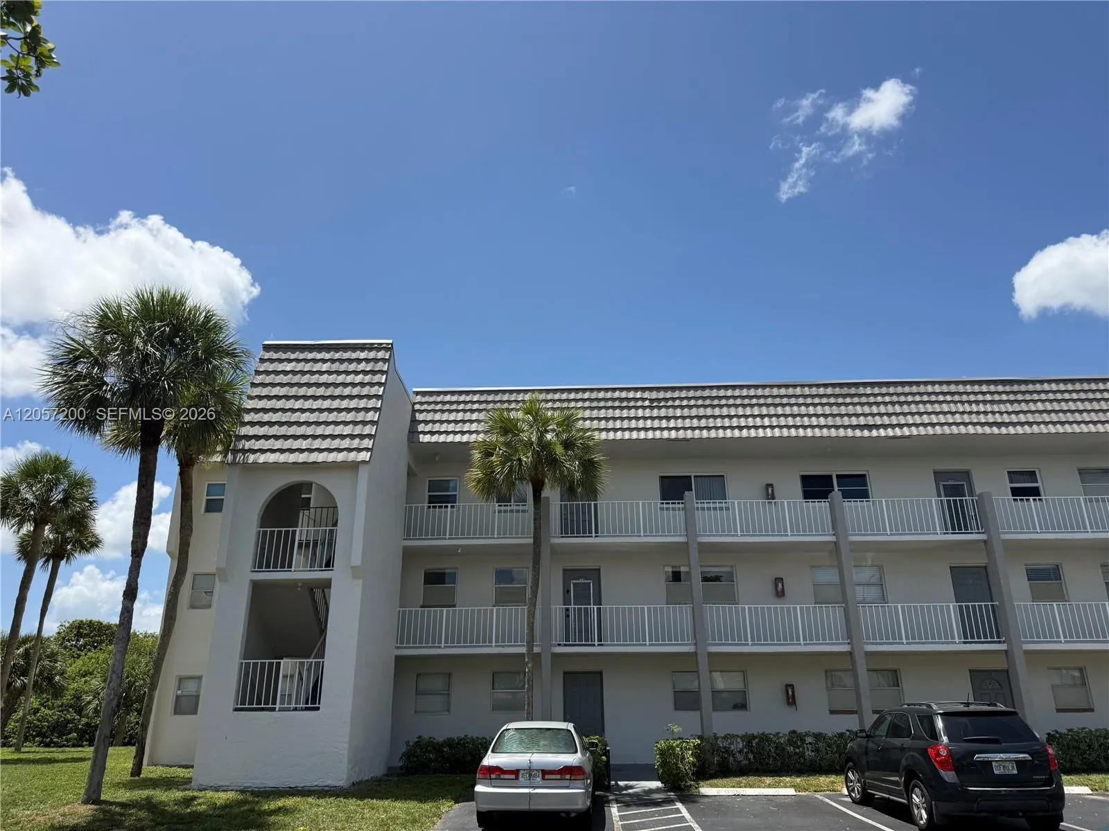 Foto de propiedad en 8305 Sunrise Lakes Boulevard 201, Sunrise, FL 33322 Sunrise con MLS# 