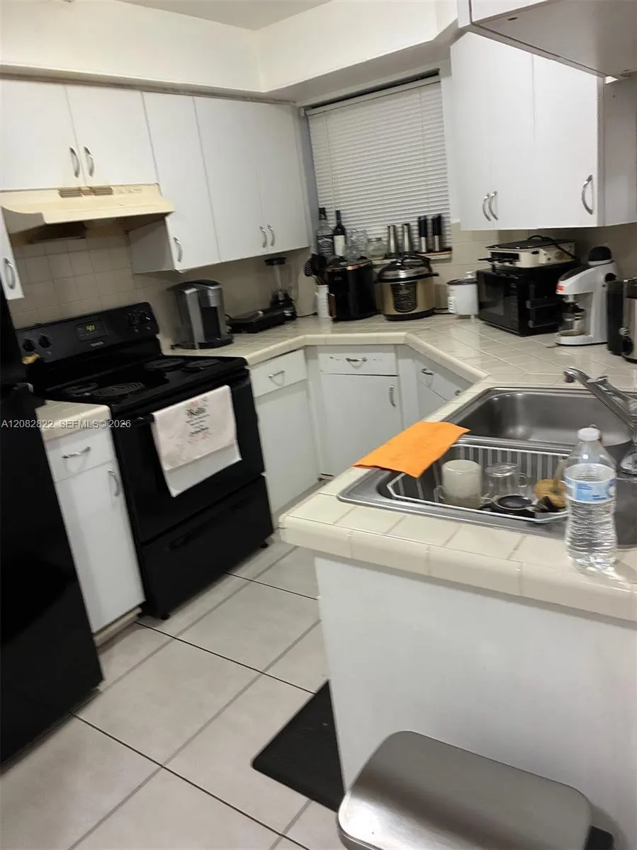 Foto de propiedad en 8305 SW 152nd Avenue A-103, Miami, FL 33193 Miami con MLS# 