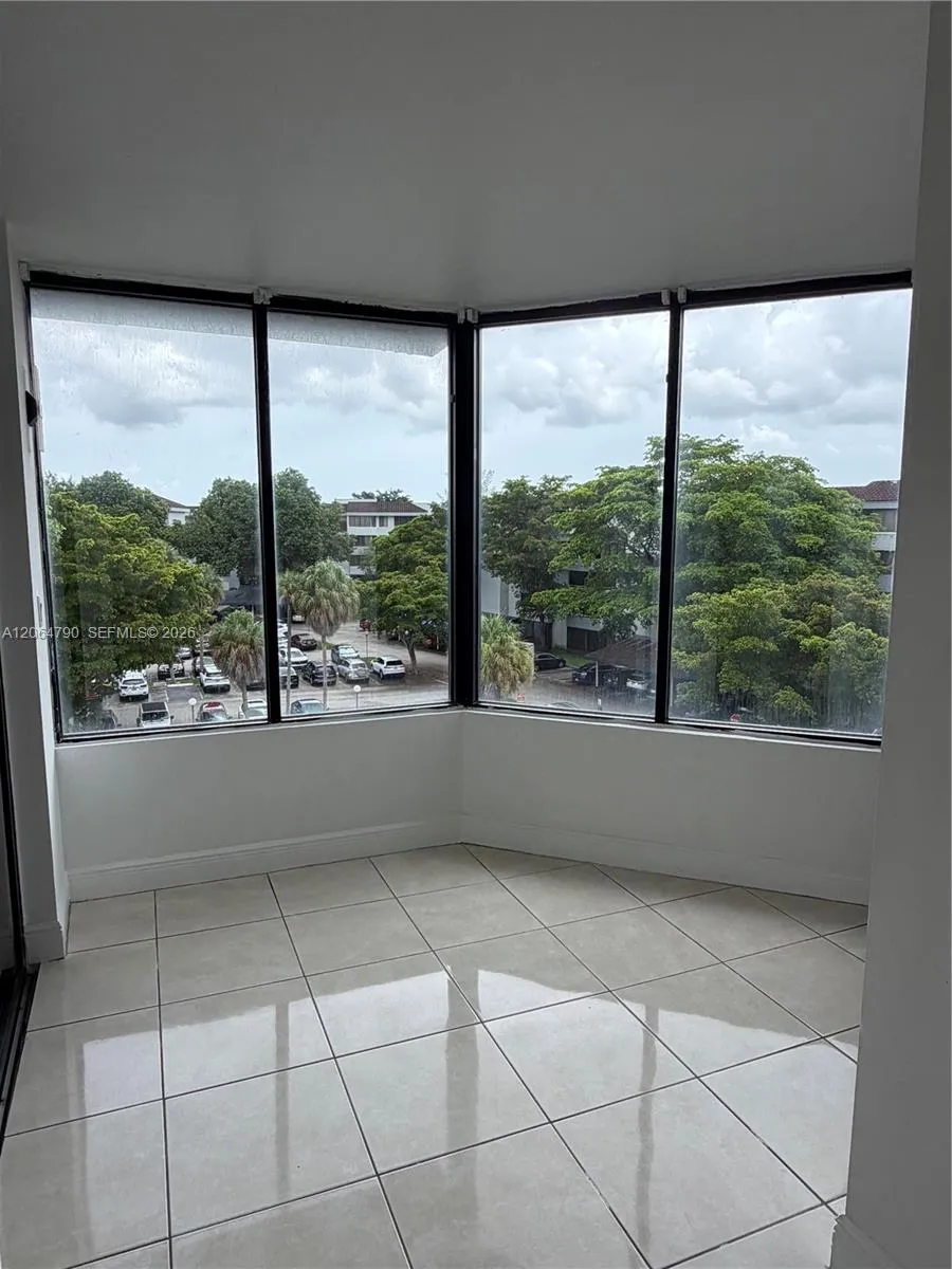 Foto de propiedad en 8305 SW 152nd Avenue PH1, Miami, FL 33193 Miami con MLS# 