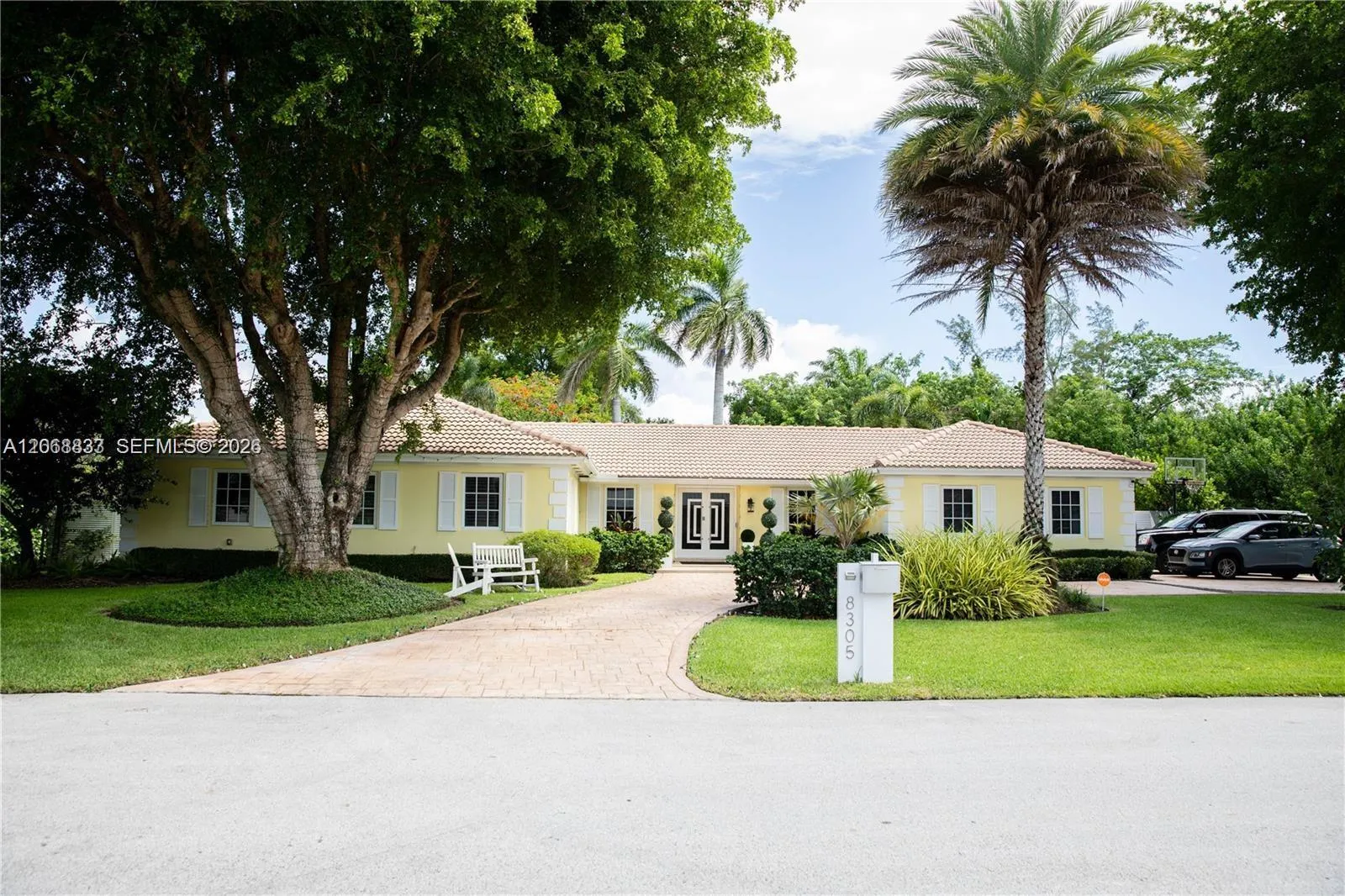 Foto de propiedad en 8305 SW 171st Street, Palmetto Bay, FL 33157 Palmetto Bay con MLS# 