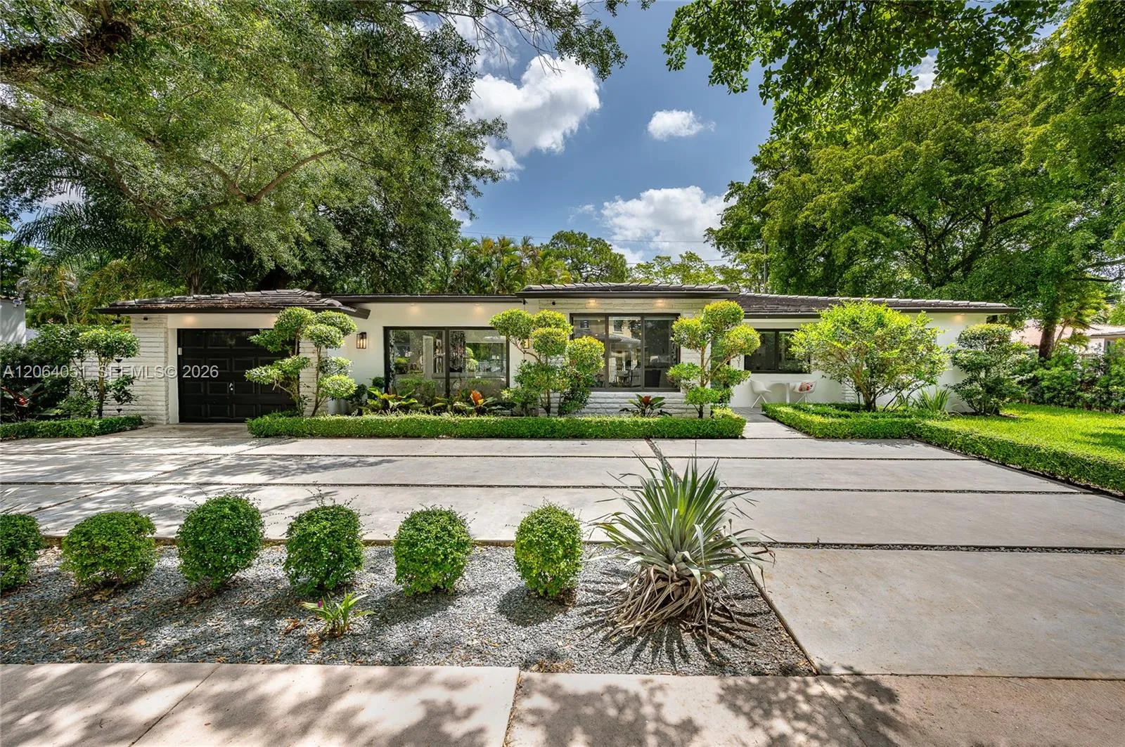 Foto de propiedad en 831 Cortez Street, Coral Gables, FL 33134 Coral Gables con MLS# 